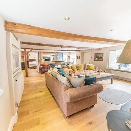 Lakedistrict House Hottub Sauna & Swimspa Sleeps 12 Holiday home