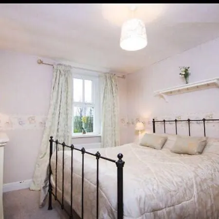 Nyaraló Lakedistrict House Hottub Sauna & Swimspa Sleeps 12 Kendal