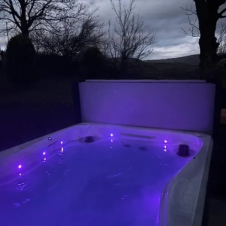 Holiday home Lakedistrict House Hottub Sauna & Swimspa Sleeps 12 *