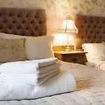 Lakedistrict House Hottub Sauna & Swimspa Sleeps 12 度假居 *