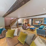 Prázdninový dům Lakedistrict House Hottub Sauna & Swimspa Sleeps 12 Kendal