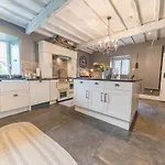 Lakedistrict House Hottub Sauna & Swimspa Sleeps 12 度假居