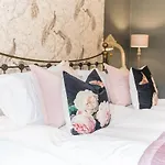 Prázdninový dům Lakedistrict House Hottub Sauna & Swimspa Sleeps 12 *