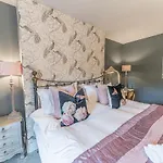 Prázdninový dům Lakedistrict House Hottub Sauna & Swimspa Sleeps 12 Kendal