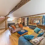 Prázdninový dům Lakedistrict House Hottub Sauna & Swimspa Sleeps 12 *