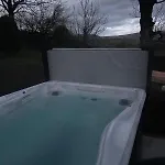 Lakedistrict House Hottub Sauna & Swimspa Sleeps 12 度假居