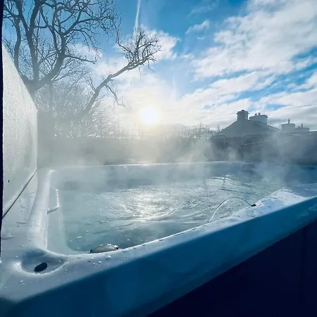 بيت للعطل Lakedistrict House Hottub Sauna & Swimspa Sleeps 12 كندال