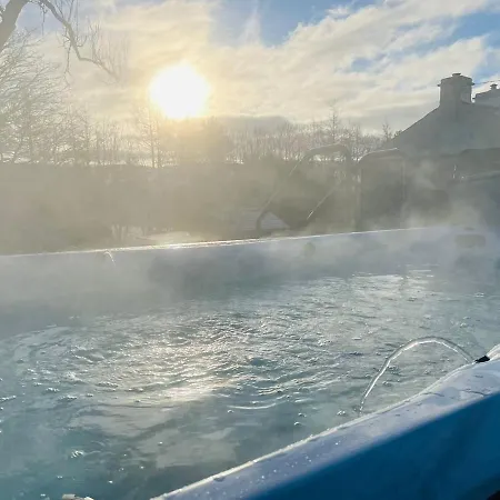 Lakedistrict House Hottub Sauna & Swimspa Sleeps 12 بيت للعطل *