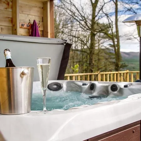 بيت للعطل Lakedistrict House Hottub Sauna & Swimspa Sleeps 12 *