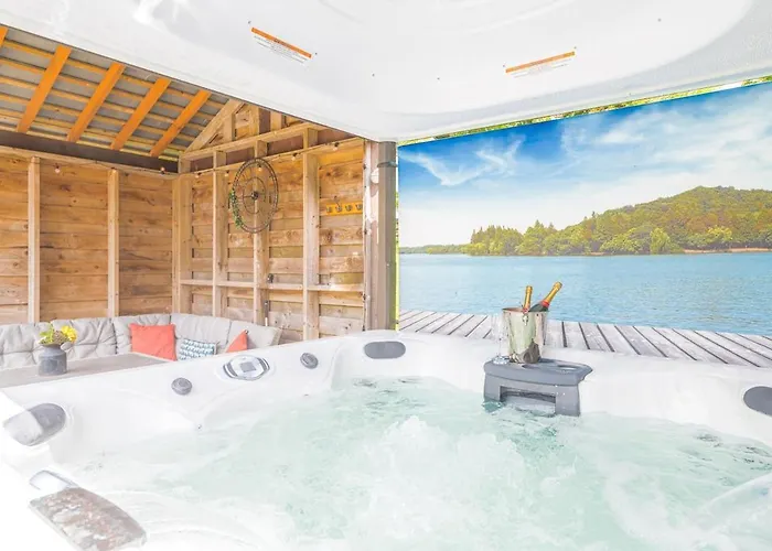 Lakedistrict House Hottub Sauna & Swimspa Sleeps 12 بيت للعطل كندال
