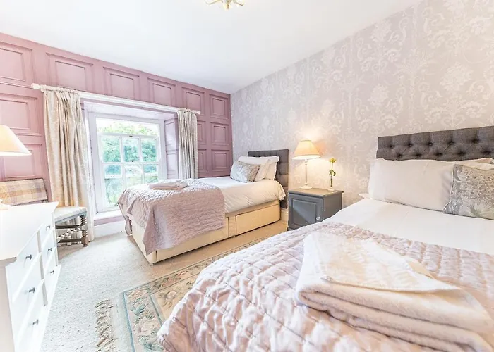 Lakedistrict House Hottub Sauna & Swimspa Sleeps 12 بيت للعطل كندال