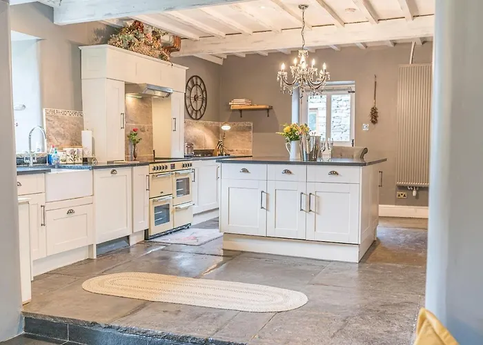 Lakedistrict House Hottub Sauna & Swimspa Sleeps 12 بيت للعطل كندال