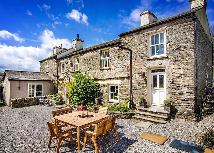 Lakedistrict House Hottub Sauna & Swimspa Sleeps 12 بيت للعطل *