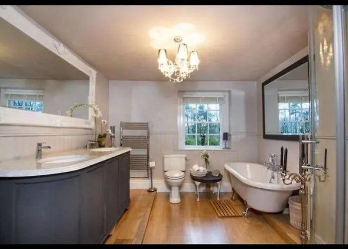 Lakedistrict House Hottub Sauna & Swimspa Sleeps 12 كندال