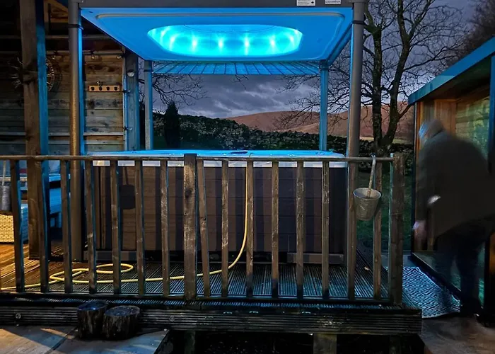Lakedistrict House Hottub Sauna & Swimspa Sleeps 12 بيت للعطل *