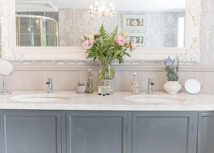 Lakedistrict House Hottub Sauna & Swimspa Sleeps 12 بيت للعطل