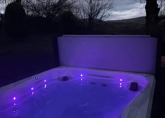 بيت للعطل Lakedistrict House Hottub Sauna & Swimspa Sleeps 12 *