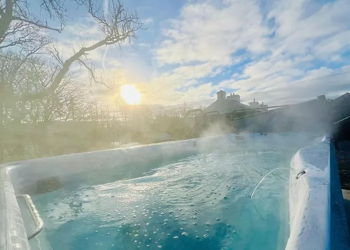 Lakedistrict House Hottub Sauna & Swimspa Sleeps 12 بيت للعطل كندال