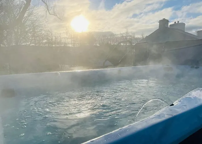 Lakedistrict House Hottub Sauna & Swimspa Sleeps 12 بيت للعطل *