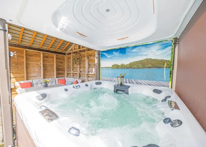 Lakedistrict House Hottub Sauna & Swimspa Sleeps 12 *