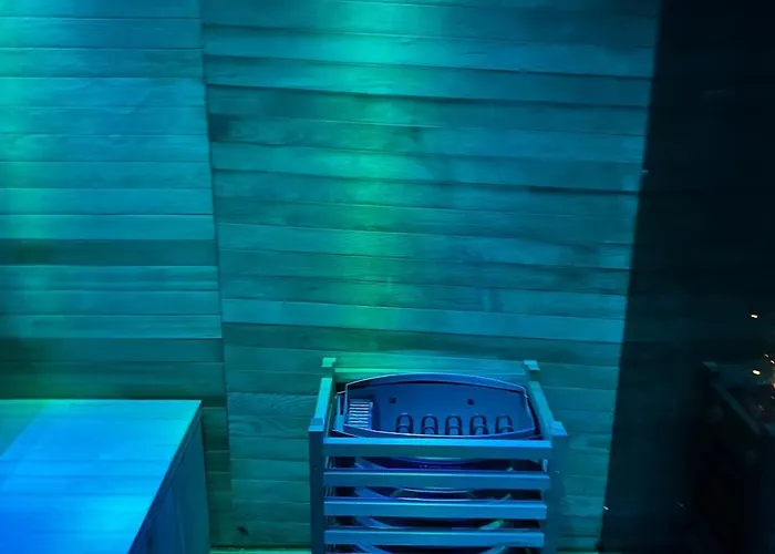 Lakedistrict House Hottub Sauna & Swimspa Sleeps 12 بيت للعطل كندال