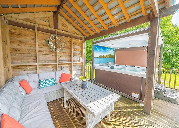 Lakedistrict House Hottub Sauna & Swimspa Sleeps 12 بيت للعطل كندال