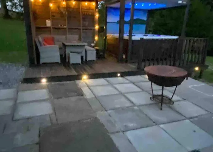 Lakedistrict House Hottub Sauna & Swimspa Sleeps 12 بيت للعطل *