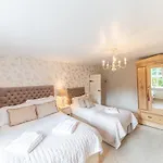 Lakedistrict House Hottub Sauna & Swimspa Sleeps 12 بيت للعطل *