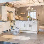Lakedistrict House Hottub Sauna & Swimspa Sleeps 12 بيت للعطل كندال