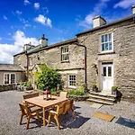 Lakedistrict House Hottub Sauna & Swimspa Sleeps 12 بيت للعطل *