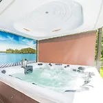 Lakedistrict House Hottub Sauna & Swimspa Sleeps 12 كندال