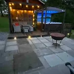 Lakedistrict House Hottub Sauna & Swimspa Sleeps 12 بيت للعطل *