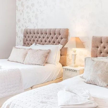 Lakedistrict House Hottub Sauna & Swimspa Sleeps 12 * Kendal