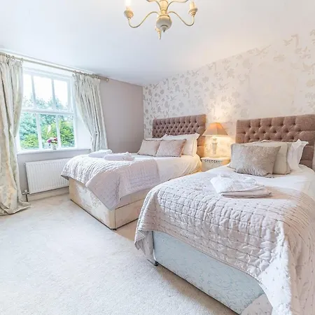 Lakedistrict House Hottub Sauna & Swimspa Sleeps 12 * Kendal