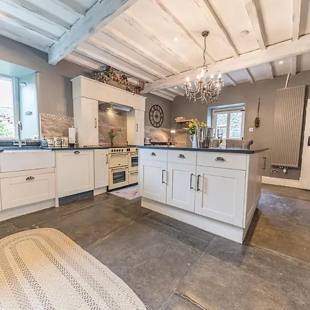 Lakedistrict House Hottub Sauna & Swimspa Sleeps 12 Holiday home
