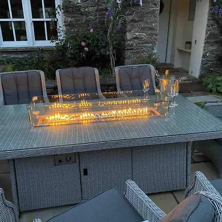 Dom wakacyjny Lakedistrict House Hottub Sauna & Swimspa Sleeps 12 *